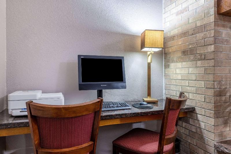 Americinn By Wyndham Dickinson image