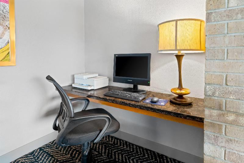 Americinn By Wyndham Dickinson image