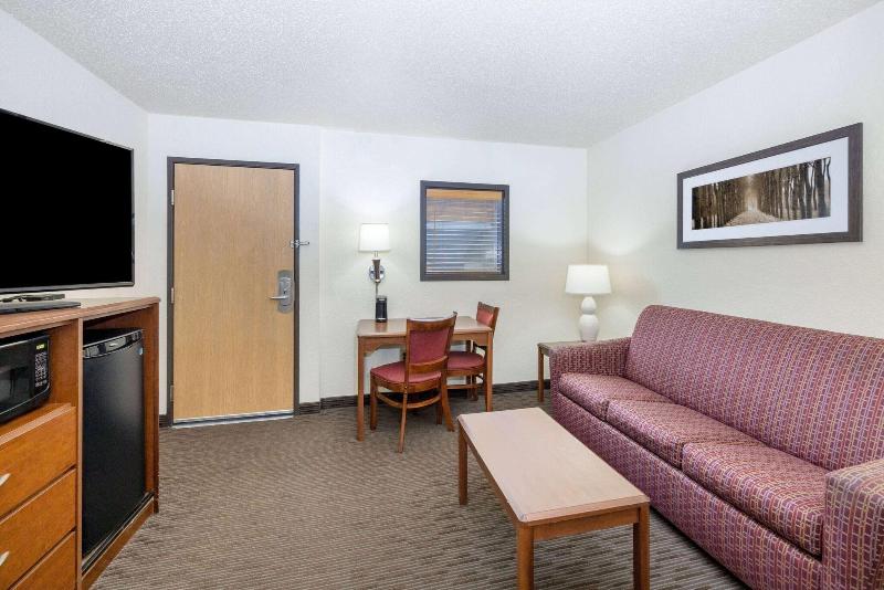 Americinn By Wyndham Dickinson image