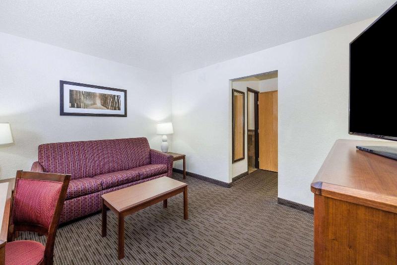 Americinn By Wyndham Dickinson image