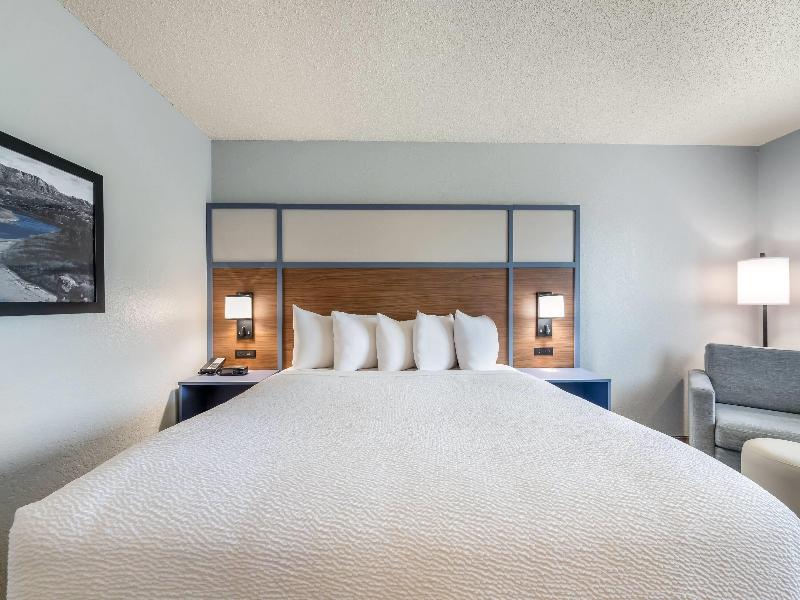 AmericInn by Wyndham Dickinson image