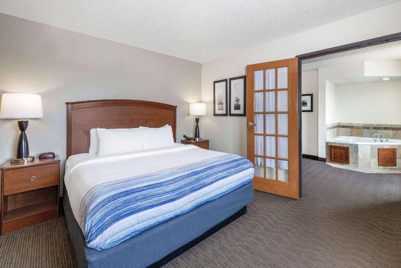 Americinn By Wyndham Dickinson image