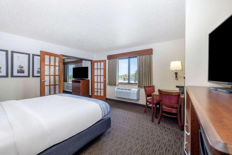 Americinn By Wyndham Dickinson image