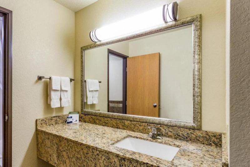 Americinn By Wyndham Dickinson image