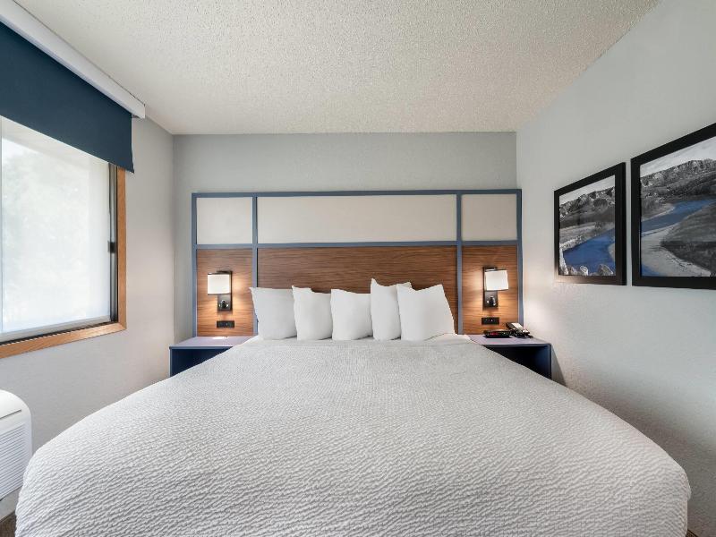 AmericInn by Wyndham Dickinson image