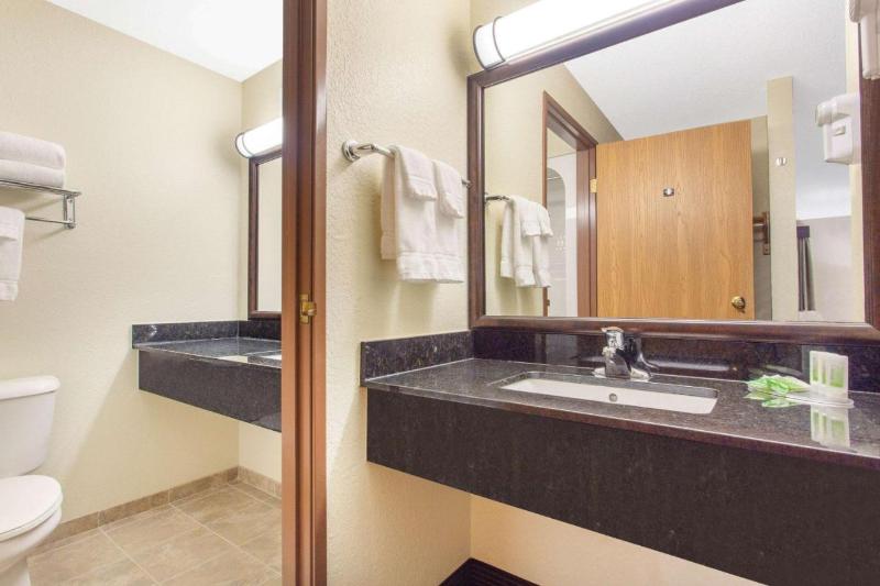 AmericInn by Wyndham Rhinelander image
