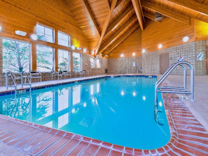 AmericInn by Wyndham Monmouth