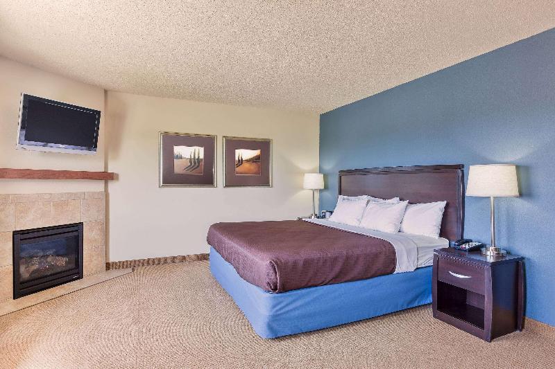 AmericInn by Wyndham Monmouth image