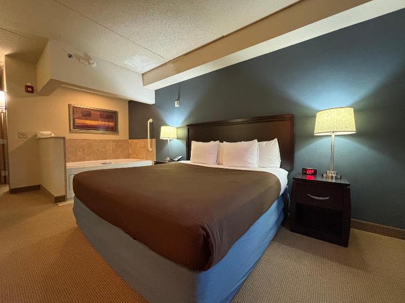 AmericInn by Wyndham Monmouth image 6