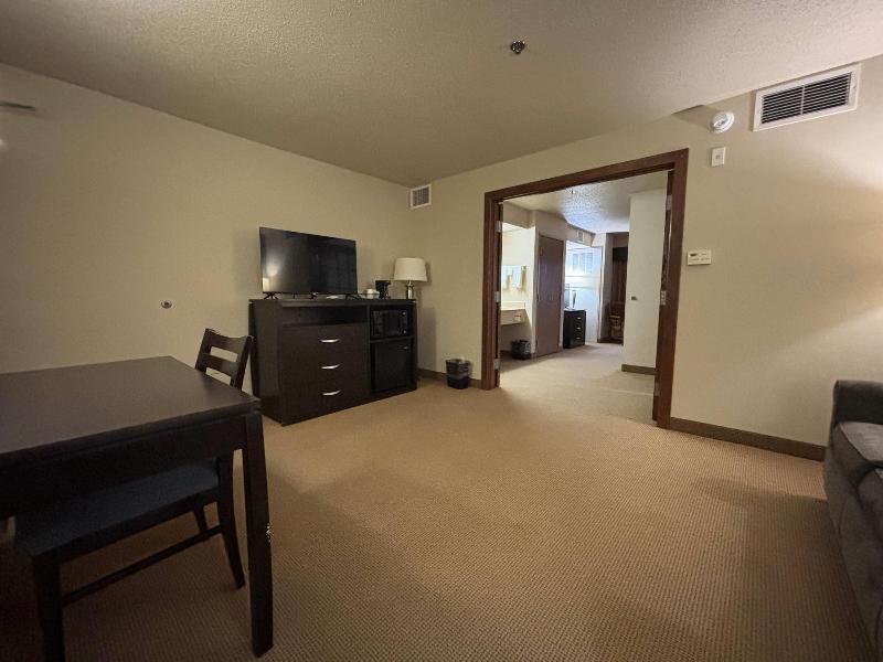 AmericInn by Wyndham Monmouth image