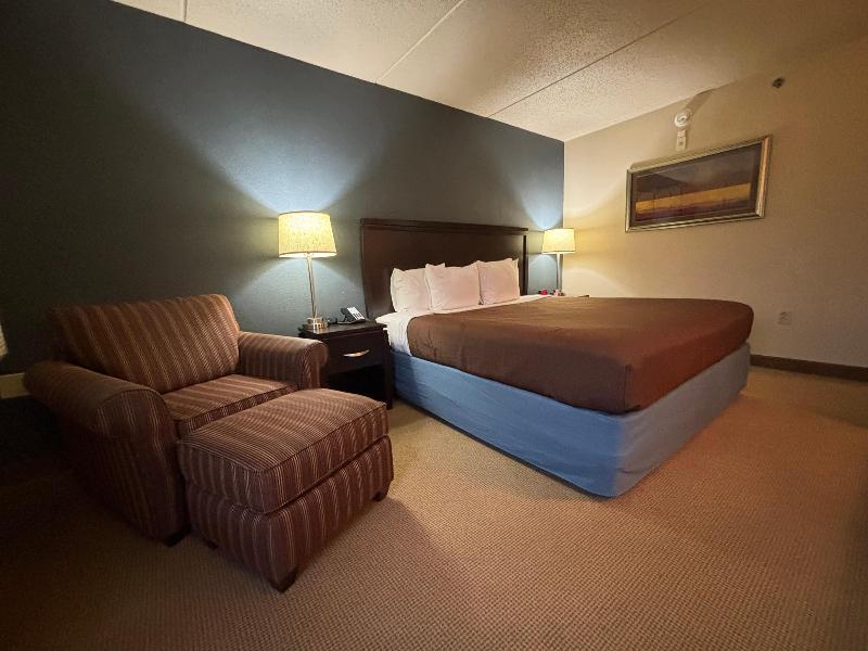 AmericInn by Wyndham Monmouth image