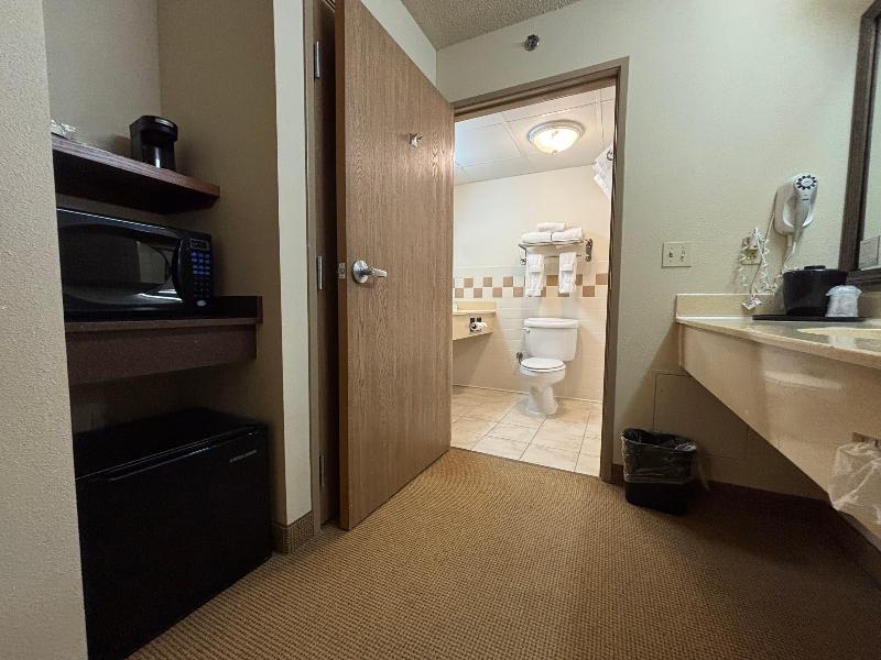 AmericInn by Wyndham Monmouth image