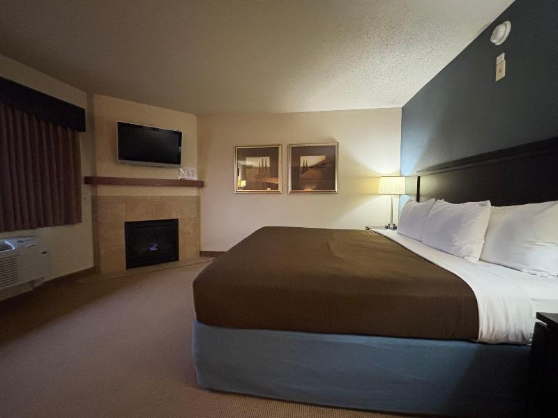 AmericInn by Wyndham Monmouth image