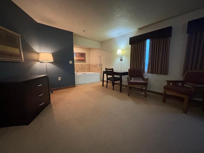 AmericInn by Wyndham Monmouth image