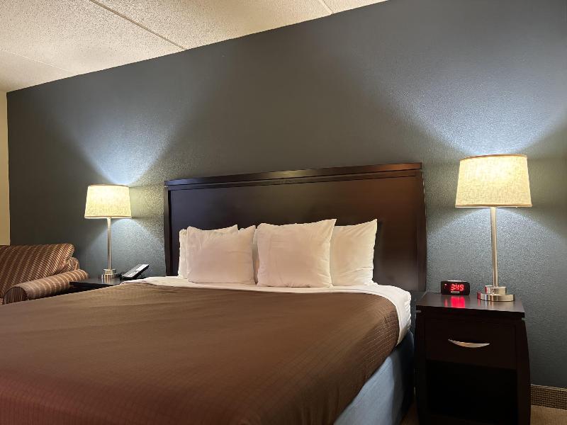 AmericInn by Wyndham Monmouth image
