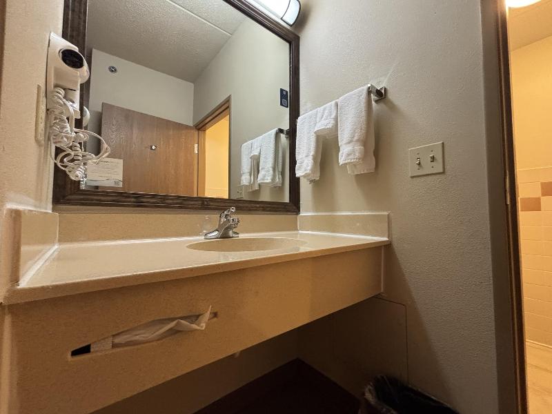 AmericInn by Wyndham Monmouth image