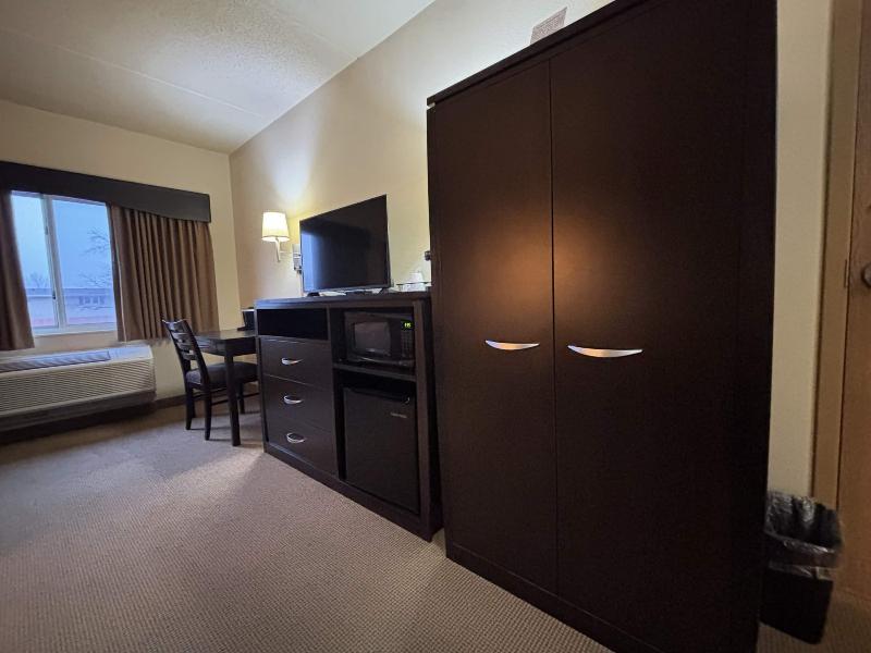 AmericInn by Wyndham Monmouth image