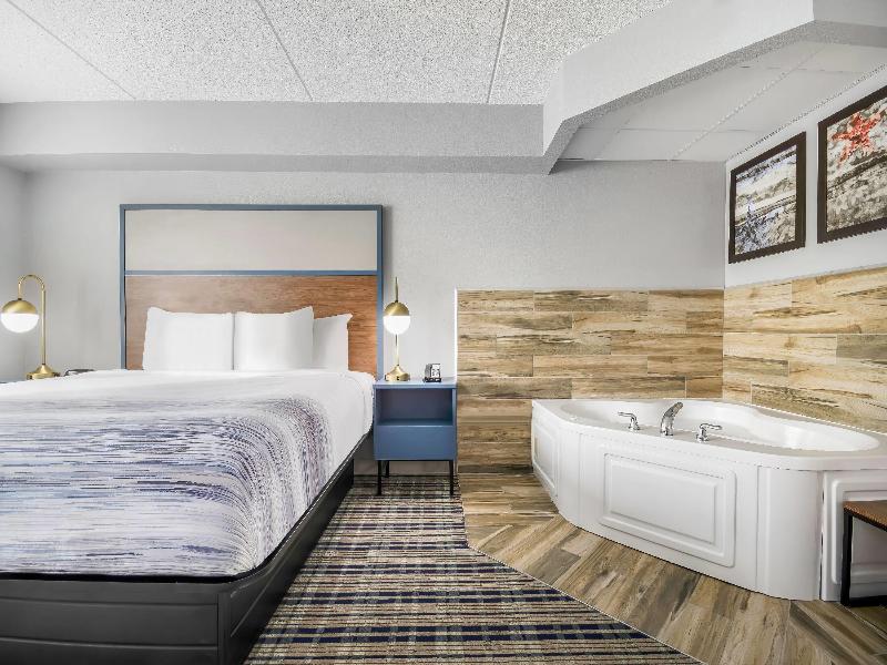 AmericInn by Wyndham Wausau image