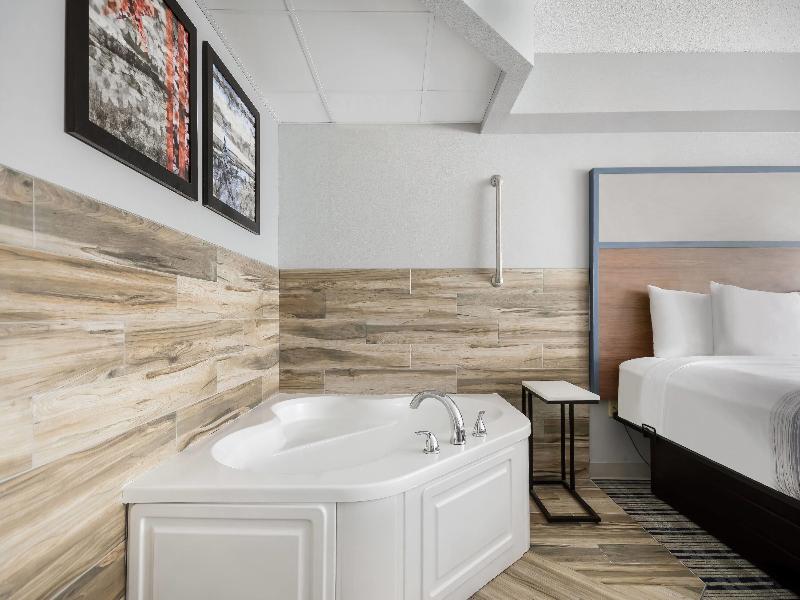 AmericInn by Wyndham Wausau image