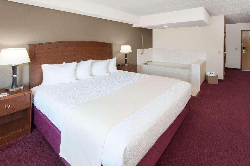 AmericInn by Wyndham Iowa Falls image