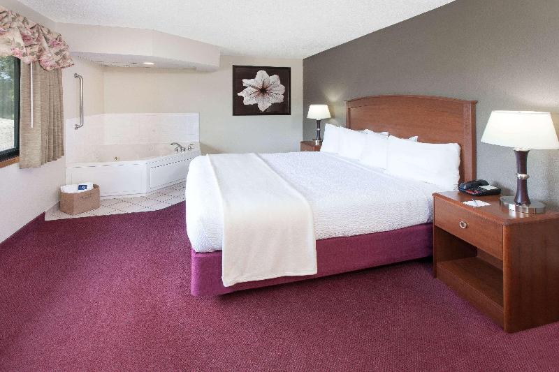 AmericInn by Wyndham Iowa Falls image