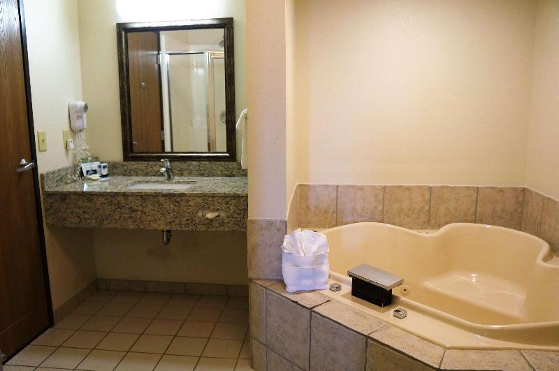 AmericInn by Wyndham Baldwin image