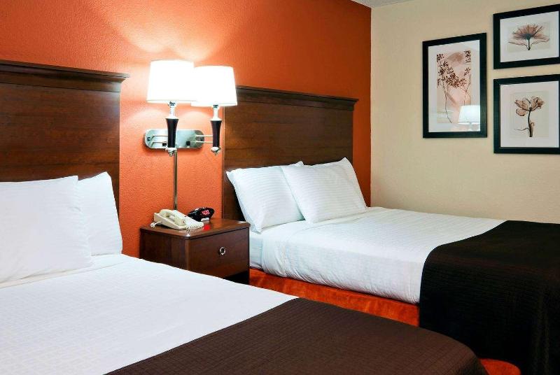 AmericInn by Wyndham International Falls