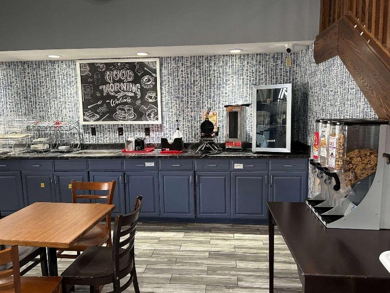 AmericInn by Wyndham Ottumwa