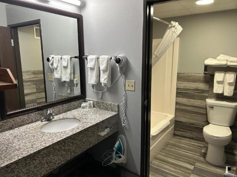 AmericInn by Wyndham Ottumwa image