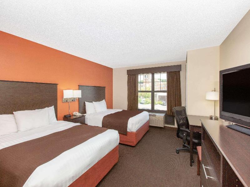 QUADRUPLE TWO QUEEN BEDS