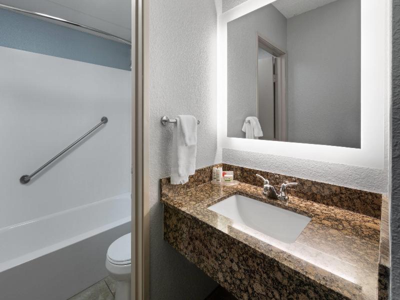 AmericInn by Wyndham Chippewa Falls image