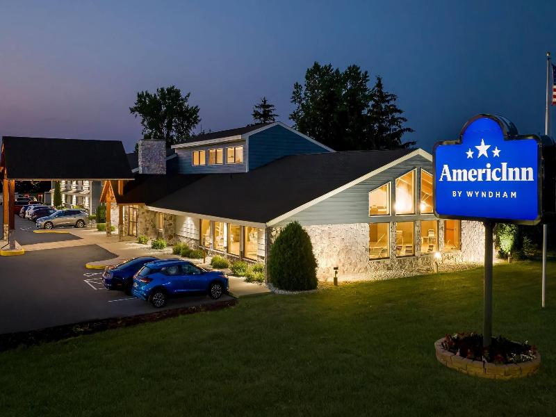 AmericInn by Wyndham Sturgeon Bay
