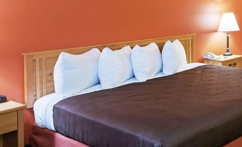 AmericInn by Wyndham Sturgeon Bay image