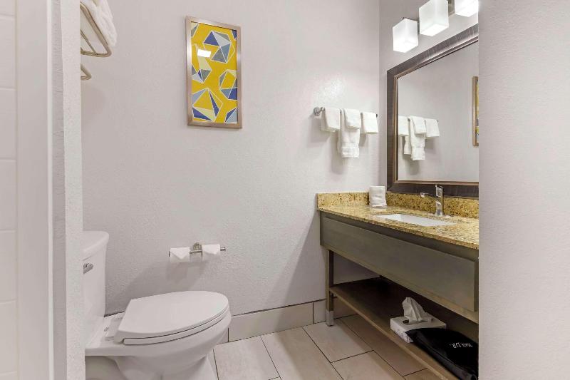 Comfort Inn Suites image