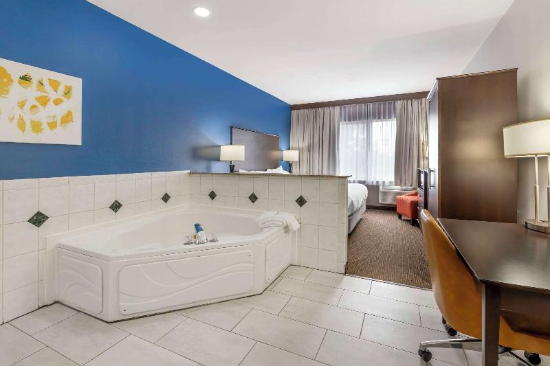 Comfort Inn Suites image