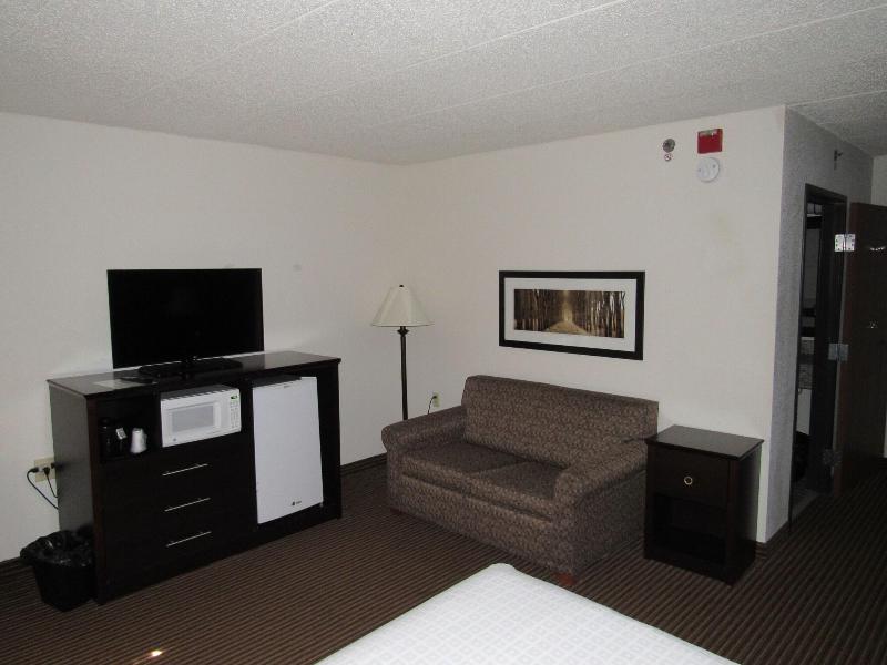 AmericInn by Wyndham Menominee image