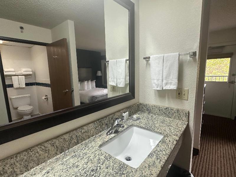 AmericInn by Wyndham Menominee image