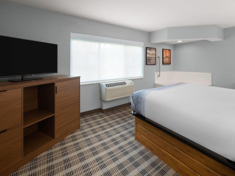 AmericInn by Wyndham Douglas/Saugatuck image