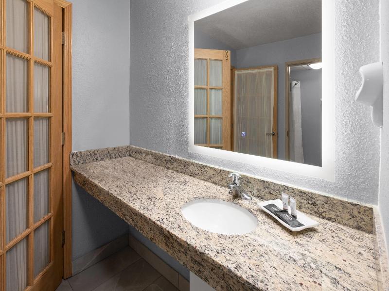 AmericInn by Wyndham Douglas/Saugatuck image