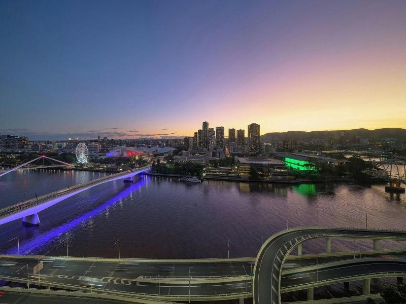 W Brisbane image
