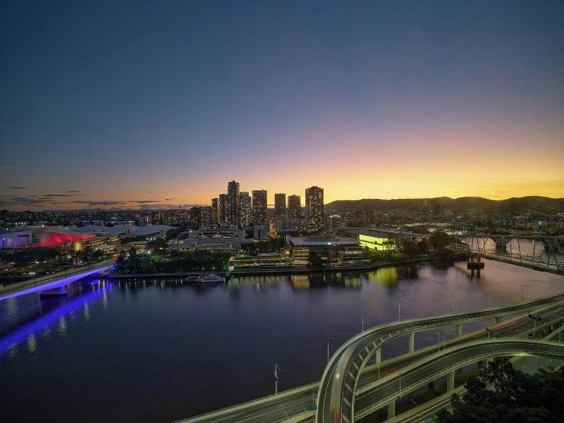 W Brisbane image