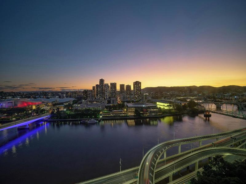 W Brisbane image
