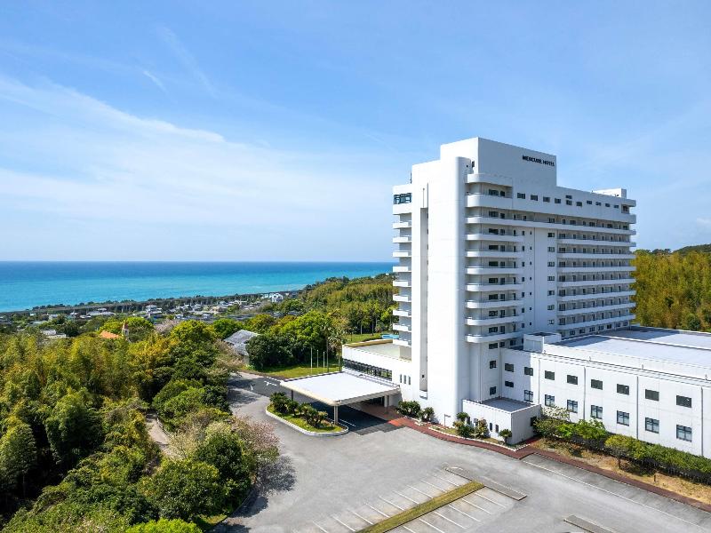 Mercure Kochi Tosa Resort & Spa image