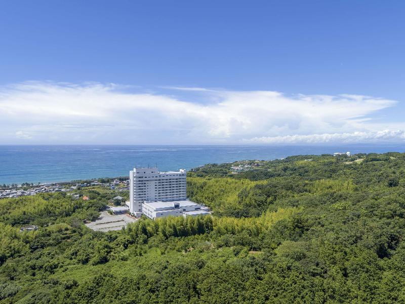 Mercure Kochi Tosa Resort & Spa image