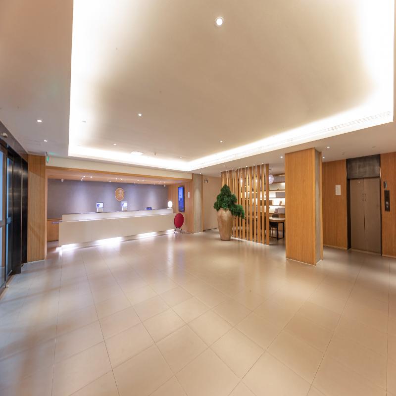 Lobby & Reception