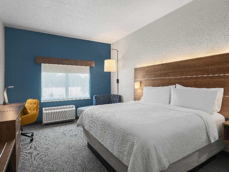 Holiday Inn Express & Suites West Melbourne image