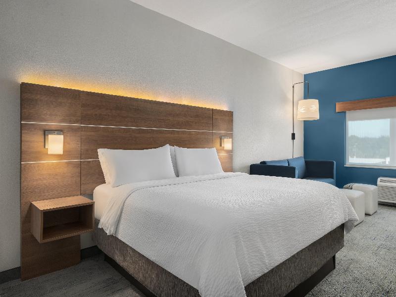 Holiday Inn Express & Suites West Melbourne image