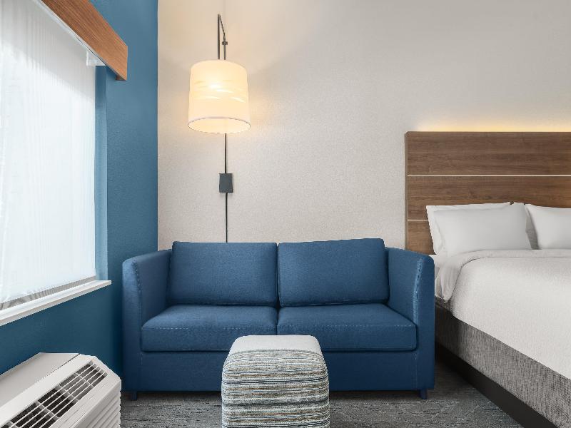 Holiday Inn Express & Suites West Melbourne image