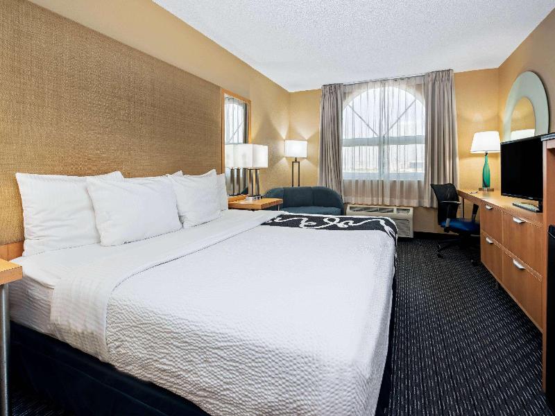 La Quinta Inn & Suites West Palm Beach Airport image