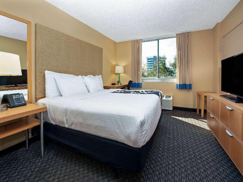 La Quinta Inn & Suites West Palm Beach Airport image